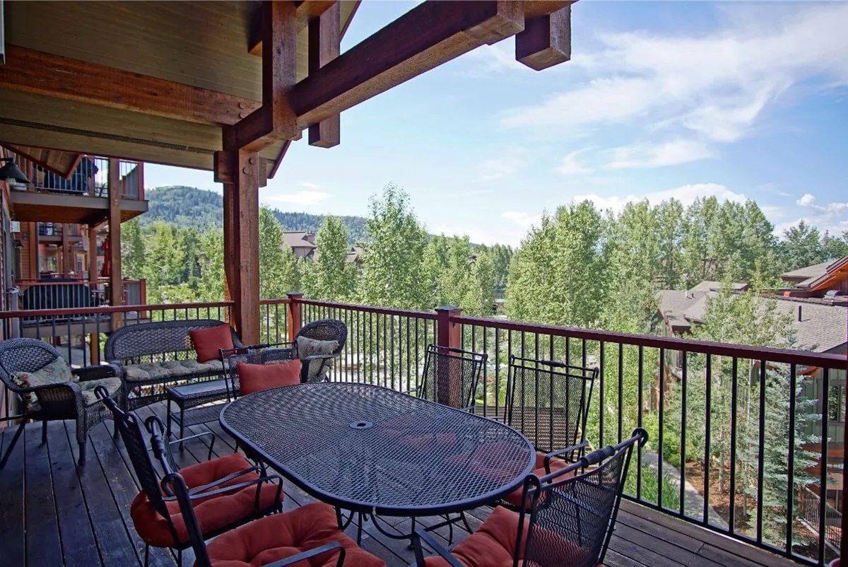 This image captures an outdoor dining table set amidst lush greenery with a backdrop of mountain views. Its relaxed and open-air setup invites guests to enjoy meals or drinks together while soaking in the natural surroundings—ideal for summer socials or casual evening gatherings.